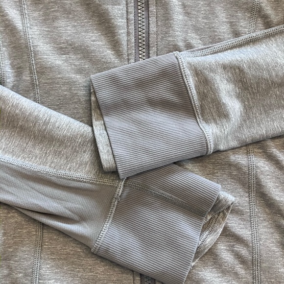 Lululemon Women's Long Grey Athletic Jacket - Picture 4 of 5